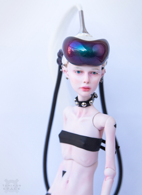 Tamikan Space Gal Alpha, Arctic skin tone, Stanced torso