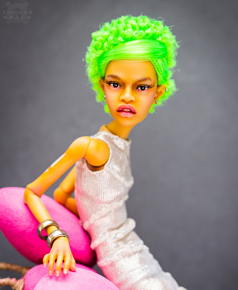 Tamikan Space Gal Kioni, Curious mould, Mangrove skin tone, Supple torso