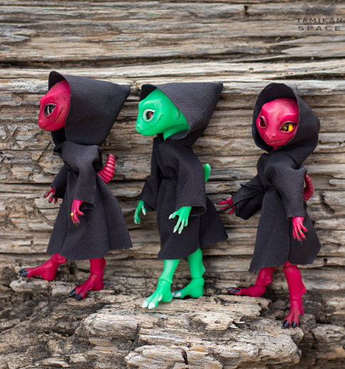 Tamikan Space One Little Reptiloid, red Nibiru and green Krypton tints