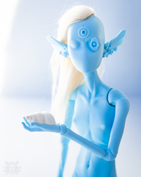 Gal Dummy, cyborg headback, Stanced torso, Ygam tint